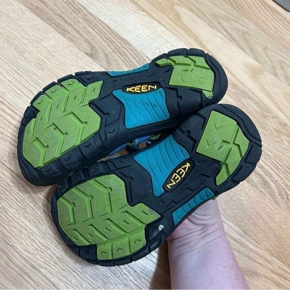 Keen Sandals Sz 2 Blue Green Youth Caged Closed Toe Outdoors Hiking